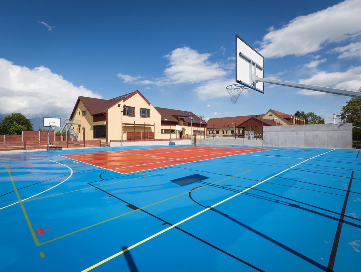 Sport Relax Hotel Na Kopecku Krinec エクステリア 写真